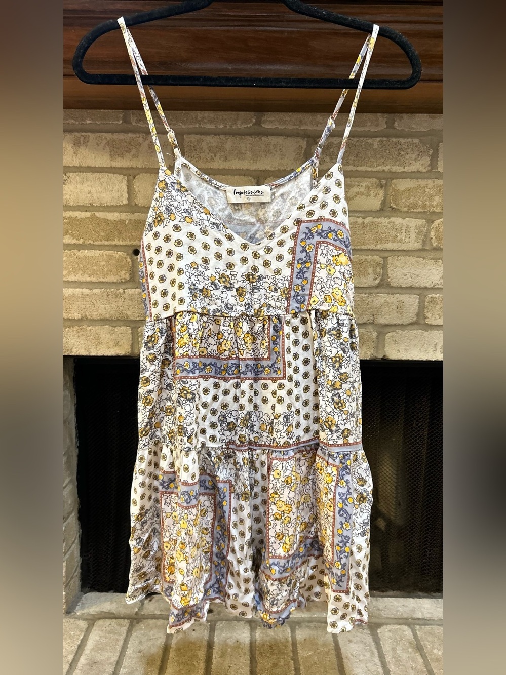 Impressions White Tiered Floral Tank with Yellow and Light Blue Accents EUC